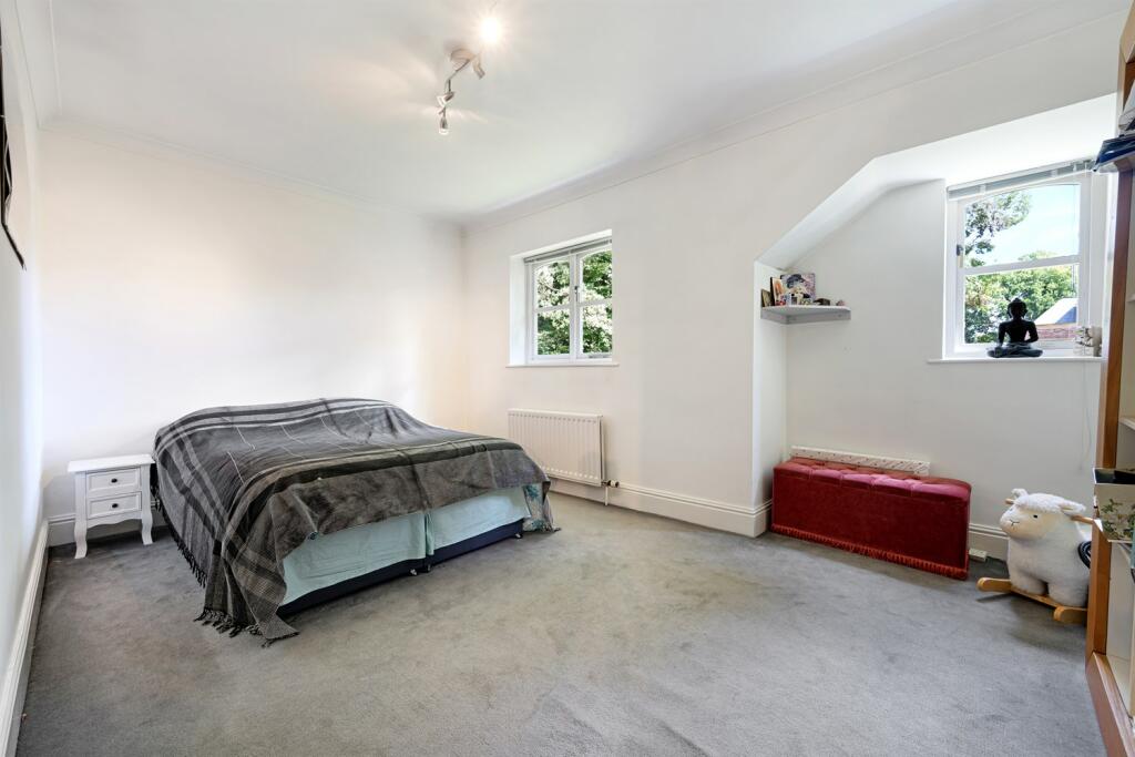 6 bedroom detached house for sale in Bollinway, Hale, Altrincham, WA15